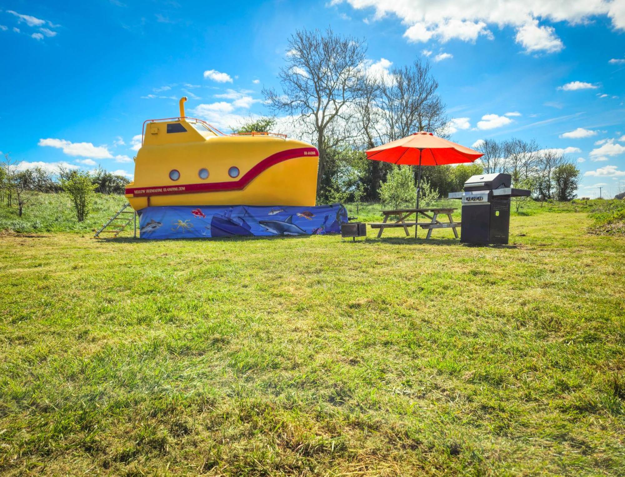 The Yellow Submarine Cheddar Dış mekan fotoğraf