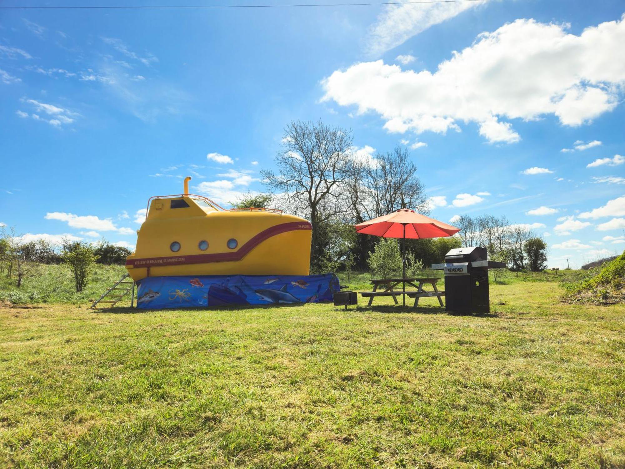 The Yellow Submarine Cheddar Dış mekan fotoğraf