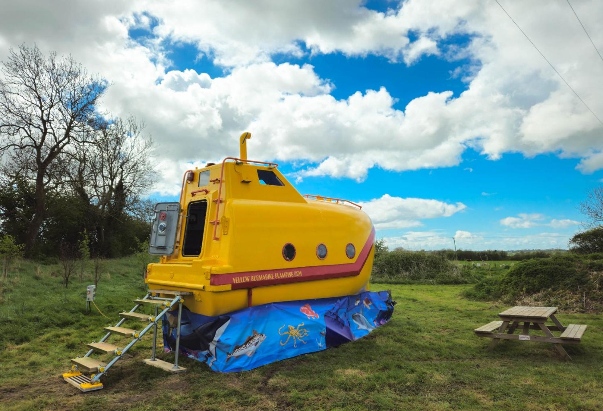 The Yellow Submarine Cheddar Dış mekan fotoğraf